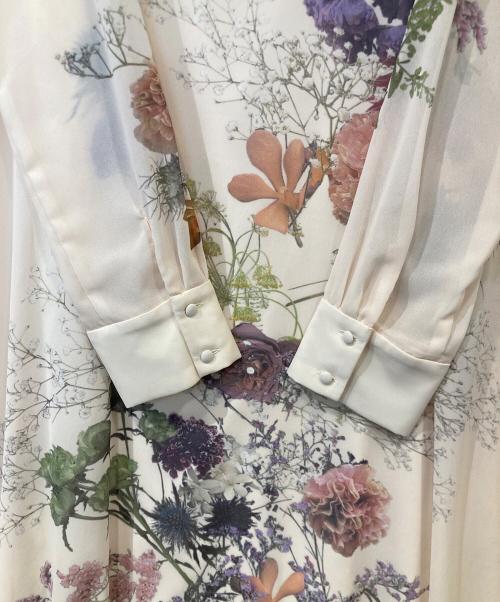 Ameri（アメリ）Ameri (アメリ) UND 2WAY DARIA V NECK（2WAYダリアVネック）　02320590660 アイボリー サイズ:TLの古着・服飾アイテム