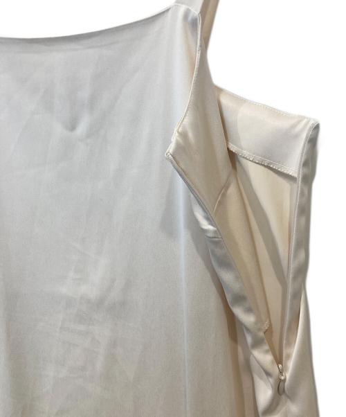 Ameri（アメリ）Ameri (アメリ) UND 2WAY DARIA V NECK（2WAYダリアVネック）　02320590660 アイボリー サイズ:TLの古着・服飾アイテム