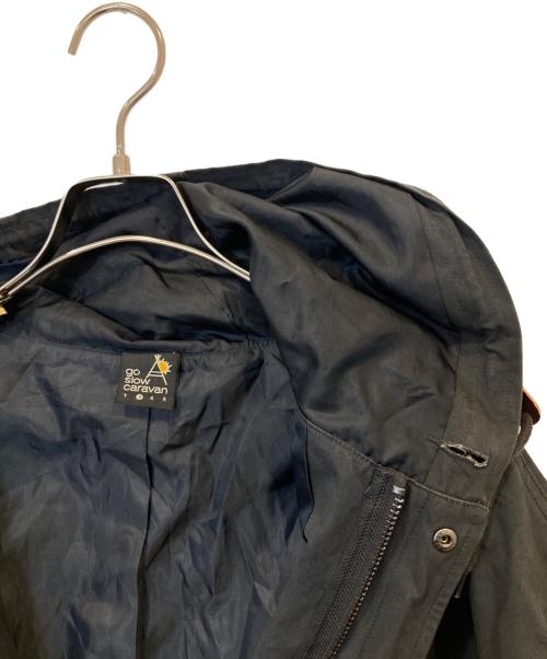 go slow caravan（ゴースローキャラバン）go slow caravan (ゴースローキャラバン) コードクロスパネル刺繍モッズコート 380243 ブラック サイズ:3の古着・服飾アイテム