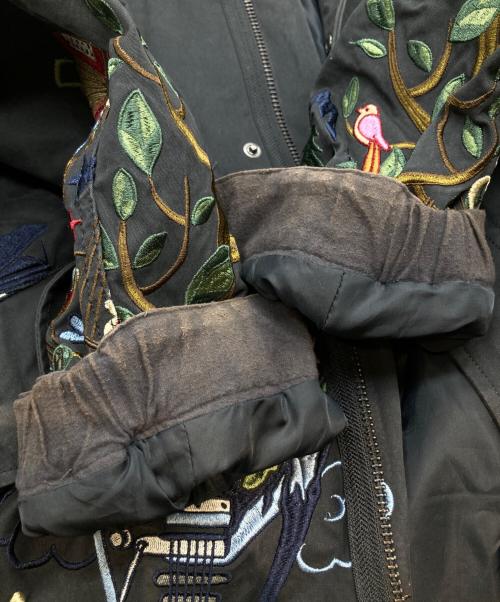 go slow caravan（ゴースローキャラバン）go slow caravan (ゴースローキャラバン) コードクロスパネル刺繍モッズコート 380243 ブラック サイズ:3の古着・服飾アイテム