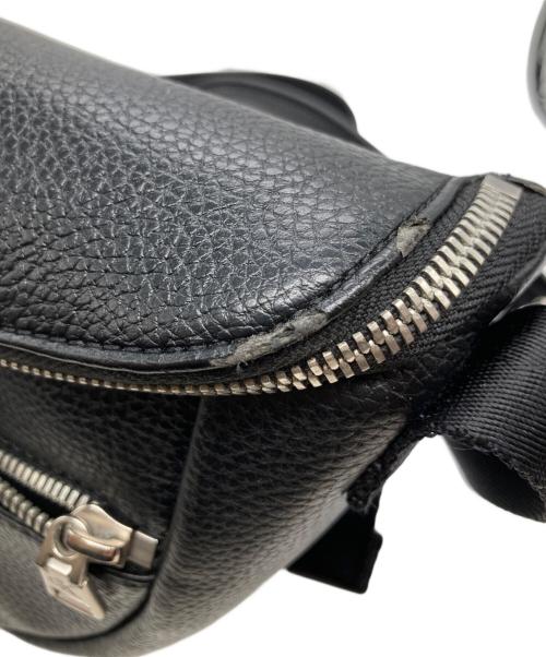 Calvin Klein（カルバンクライン）Calvin Klein (カルバンクライン) コネクテッド ラウンド クロスボディバッグ 	DH3405 ブラックの古着・服飾アイテム