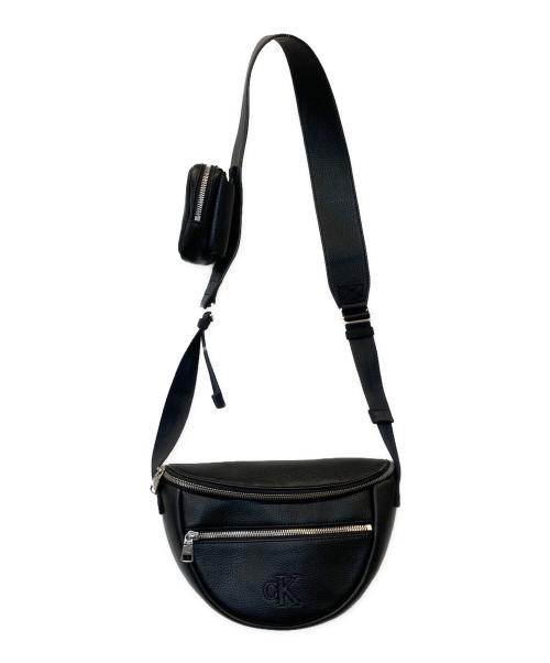 Calvin Klein（カルバンクライン）Calvin Klein (カルバンクライン) コネクテッド ラウンド クロスボディバッグ 	DH3405 ブラックの古着・服飾アイテム