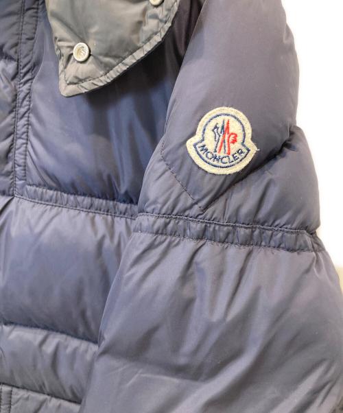 MONCLER（モンクレール）MONCLER (モンクレール) BRELダウンジャケット A20914189505 ネイビーの古着・服飾アイテム