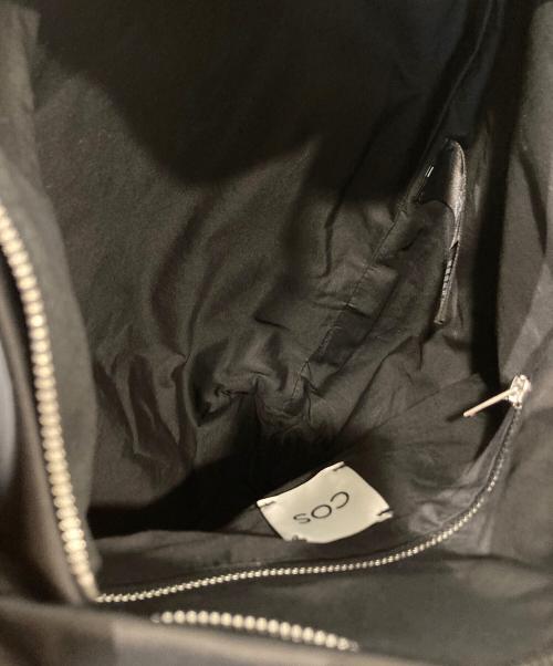 COS（コス）COS (コス) HITCH SHOULDER BAG ヒッチ ショルダー バッグ 1214245 ブラックの古着・服飾アイテム