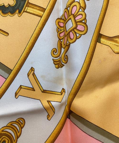 HERMES（エルメス）HERMES (エルメス) シルクスカーフ CARPE DIEM ブラウンの古着・服飾アイテム