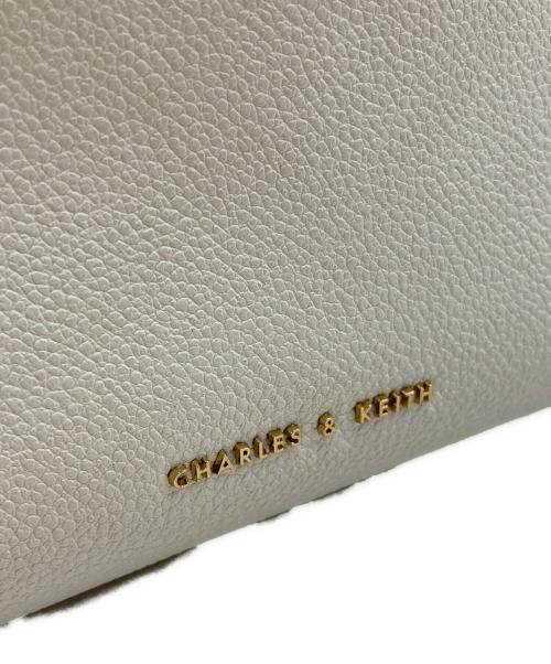 CHARLES & KEITH（チャールズアンドキース）CHARLES & KEITH (チャールズアンドキース) Aubrielle 2WAYハンドバッグ ホワイト サイズ:FREEの古着・服飾アイテム