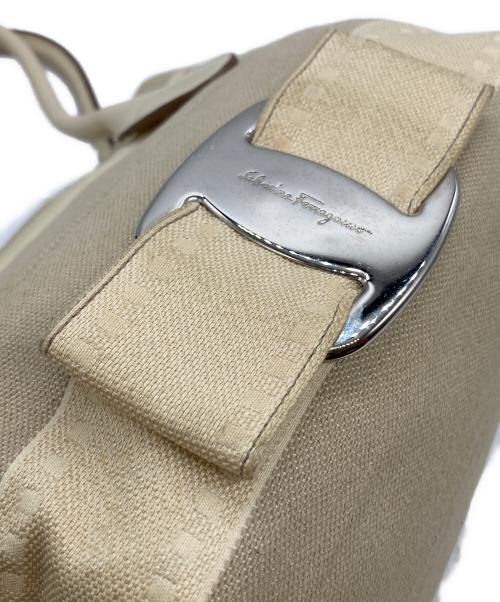 Salvatore Ferragamo（サルヴァトーレ フェラガモ）Salvatore Ferragamo (サルヴァトーレ フェラガモ) ハンドバッグ　AU-21/8493 アイボリー サイズ:FREEの古着・服飾アイテム