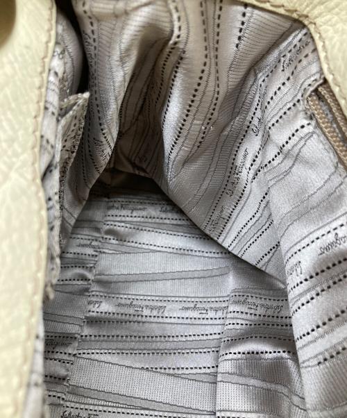 Salvatore Ferragamo（サルヴァトーレ フェラガモ）Salvatore Ferragamo (サルヴァトーレ フェラガモ) ガンチーニレザーハンドバッグ FJ-21 B700 アイボリーの古着・服飾アイテム