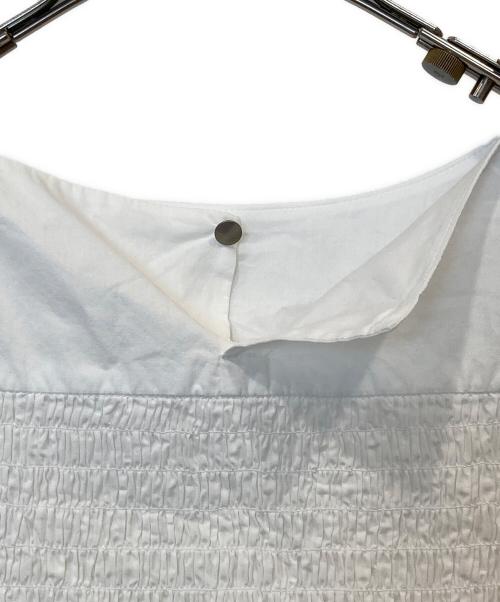 UNTITLED（アンタイトル）UNTITLED (アンタイトル) シャーリングワンピース ホワイト サイズ:1の古着・服飾アイテム