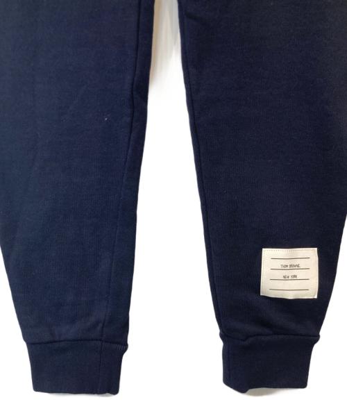 Thom Browne（トムブラウン）Thom Browne (トムブラウン) クラシック ループバック 4BAR スウェットパンツ FJQ001A-00535-415 ネイビー サイズ:38の古着・服飾アイテム