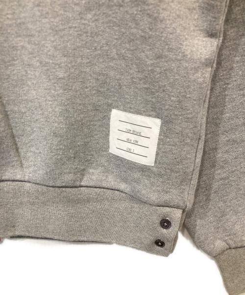 Thom Browne（トムブラウン）Thom Browne (トムブラウン) RWBストライプ クルーネックスウェットシャツ MJT185A-03377055 グレー サイズ:3の古着・服飾アイテム