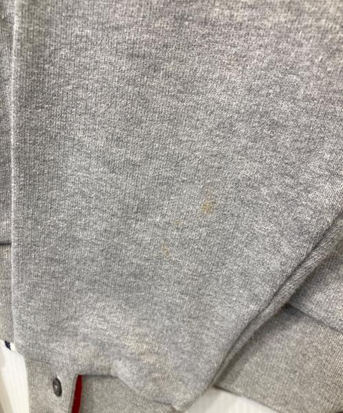Thom Browne（トムブラウン）Thom Browne (トムブラウン) RWBストライプ クルーネックスウェットシャツ MJT185A-03377055 グレー サイズ:3の古着・服飾アイテム