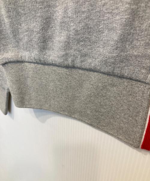 Thom Browne（トムブラウン）Thom Browne (トムブラウン) RWBストライプ クルーネックスウェットシャツ MJT185A-03377055 グレー サイズ:3の古着・服飾アイテム