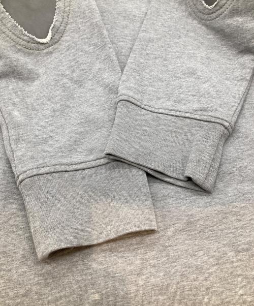 Maison Margiela（メゾンマルジェラ）Maison Margiela (メゾンマルジェラ) カウレザーエルボーパッチスウェットプルオーバー S50GU0090 S25368 グレー サイズ:50の古着・服飾アイテム