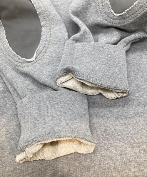 Maison Margiela（メゾンマルジェラ）Maison Margiela (メゾンマルジェラ) カウレザーエルボーパッチスウェットプルオーバー S50GU0090 S25368 グレー サイズ:50の古着・服飾アイテム