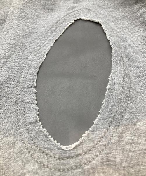 Maison Margiela（メゾンマルジェラ）Maison Margiela (メゾンマルジェラ) カウレザーエルボーパッチスウェットプルオーバー S50GU0090 S25368 グレー サイズ:50の古着・服飾アイテム