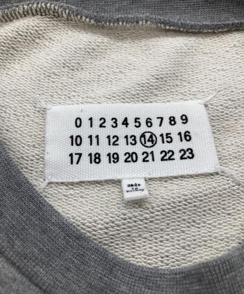 Maison Margiela（メゾンマルジェラ）Maison Margiela (メゾンマルジェラ) カウレザーエルボーパッチスウェットプルオーバー S50GU0090 S25368 グレー サイズ:50の古着・服飾アイテム