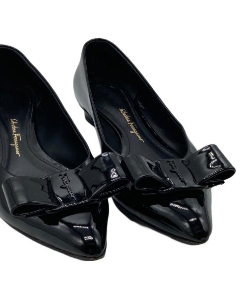 Salvatore Ferragamo（サルヴァトーレ フェラガモ）Salvatore Ferragamo (サルヴァトーレ フェラガモ) エナメルリボンパンプス 19824 ブラック サイズ: 6 Dの古着・服飾アイテム