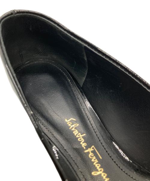 Salvatore Ferragamo（サルヴァトーレ フェラガモ）Salvatore Ferragamo (サルヴァトーレ フェラガモ) エナメルリボンパンプス 19824 ブラック サイズ: 6 Dの古着・服飾アイテム