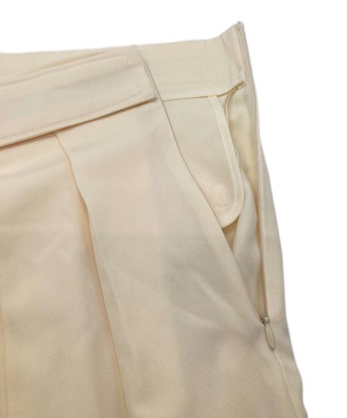Margaux（マルゴー）Margaux (マルゴー) 2タックＨＷベルクロパンツ オフホワイト サイズ:38 未使用品の古着・服飾アイテム