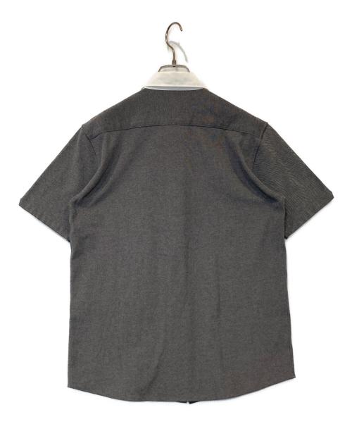 FRED PERRY（フレッドペリー）FRED PERRY (フレッドペリー) 半袖シャツ FZ1768 グレー サイズ:Mの古着・服飾アイテム