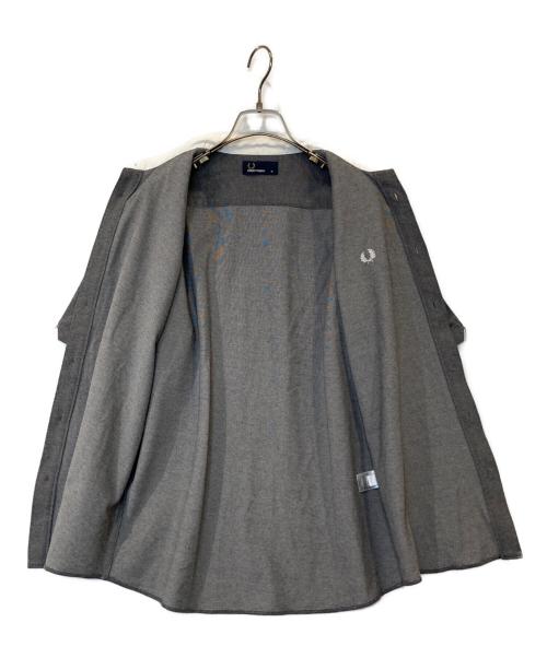 FRED PERRY（フレッドペリー）FRED PERRY (フレッドペリー) 半袖シャツ FZ1768 グレー サイズ:Mの古着・服飾アイテム