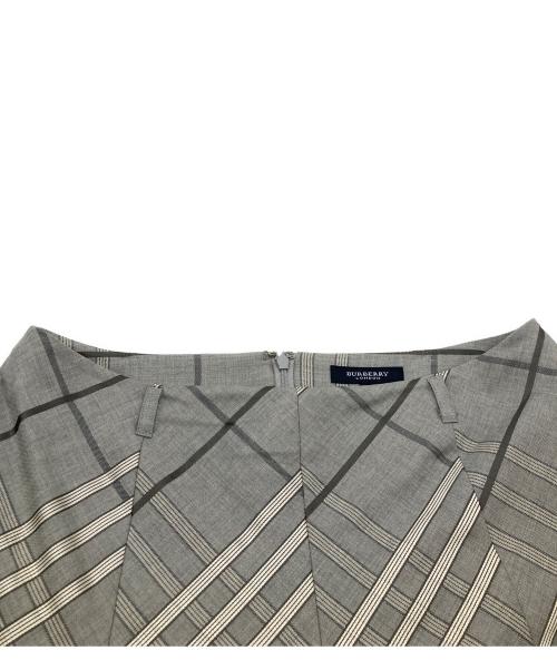 BURBERRY LONDON（バーバリーロンドン）BURBERRY LONDON (バーバリーロンドン) ノバチェックAラインスカート ライトグレー サイズ:40の古着・服飾アイテム