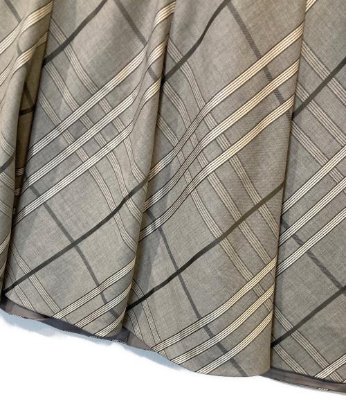BURBERRY LONDON（バーバリーロンドン）BURBERRY LONDON (バーバリーロンドン) ノバチェックAラインスカート ライトグレー サイズ:40の古着・服飾アイテム