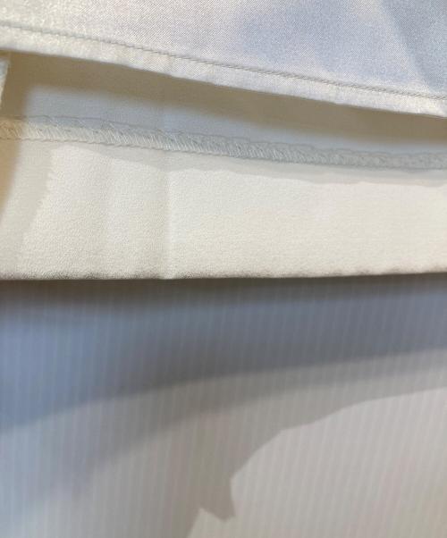 Snidel（スナイデル）Snidel (スナイデル) タックタイトスカート アイボリーの古着・服飾アイテム