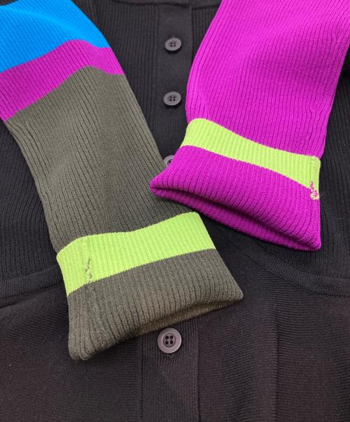 OMMO（オーエムエムオー）OMMO (オーエムエムオー) BLOCKING PEPLUM KT CD ブロッキング ペプラム ニット カーディガン 882540509401 ブラック サイズ:36 未使用品の古着・服飾アイテム