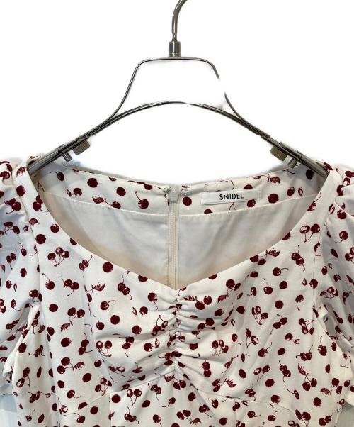 Snidel（スナイデル）Snidel (スナイデル) Sustainableフルーツプリントワンピース　SWFO262015 アイボリー サイズ: 0の古着・服飾アイテム