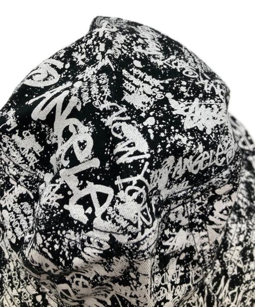 stussy（ステューシー）stussy (ステューシー) グラフィックバケットハット ホワイト×ブラックの古着・服飾アイテム