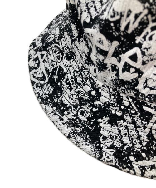 stussy（ステューシー）stussy (ステューシー) グラフィックバケットハット ホワイト×ブラックの古着・服飾アイテム