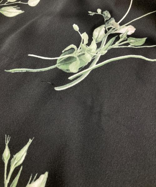 Snidel（スナイデル）Snidel (スナイデル) ボタニカルパターンキャミワンピース　SWFO261146 ブラックの古着・服飾アイテム
