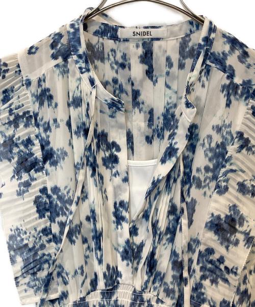 Snidel（スナイデル）Snidel (スナイデル) Sustainableフリルワンピース　SWFO261069 ホワイト×ブルーの古着・服飾アイテム