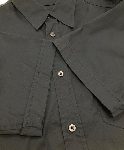 PRADA（プラダ）PRADA (プラダ) コットンナイロンストレッチロゴ半袖シャツ SC181H F62 ブラック サイズ:41の古着・服飾アイテム
