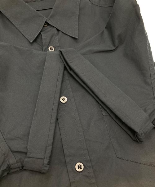 PRADA（プラダ）PRADA (プラダ) コットンナイロンストレッチロゴ半袖シャツ SC181H F62 ブラック サイズ:41の古着・服飾アイテム