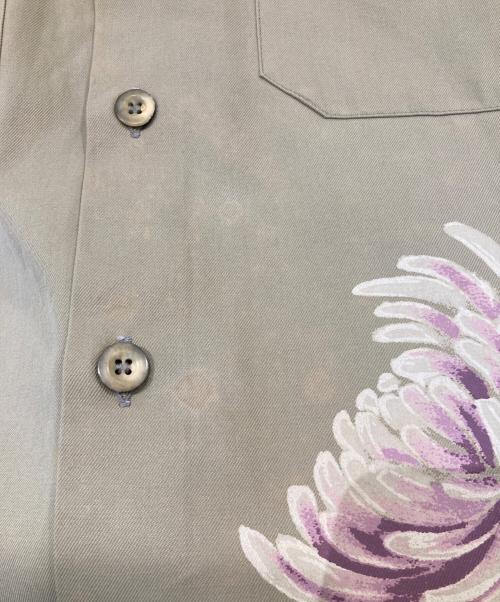 GUCCI（グッチ）GUCCI (グッチ) フラワープリントミリタリーサファリシャツ 110125 Z1159 ベージュ サイズ:Sの古着・服飾アイテム