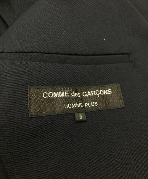 COMME des GARCONS HOMME PLUS（コムデギャルソンオムプリュス）COMME des GARCONS HOMME PLUS (コムデギャルソンオムプリュス) ステッチデザインノーカラージャケット　PS-J008 ネイビー サイズ:Sの古着・服飾アイテム