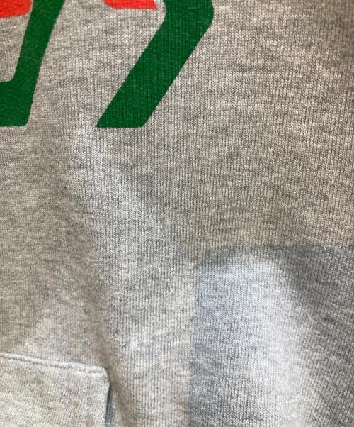 GUCCI（グッチ）GUCCI (グッチ) チェーンロゴパーカー 715911 XJEUM グレー サイズ:Mの古着・服飾アイテム