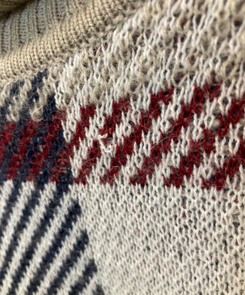 BLUE LABEL CRESTBRIDGE（ブルーレーベルクレストブリッジ）BLUE LABEL CRESTBRIDGE (ブルーレーベルクレストブリッジ) ヘアリークレストブリッジチェックジャカードタートルネック　55N14-809-42 ベージュ サイズ:38の古着・服飾アイテム