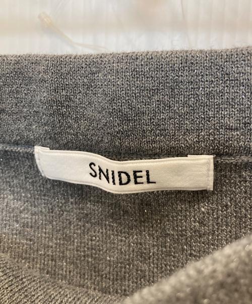 Snidel（スナイデル）Snidel (スナイデル) ラッフルティアードベアニットプルオーバー SWNT262056 グレー サイズ:FREEの古着・服飾アイテム