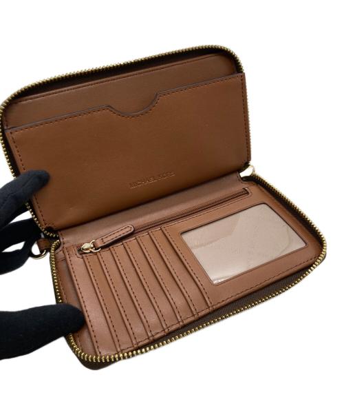 MICHAEL KORS（マイケルコース）MICHAEL KORS (マイケルコース) ジェットセットトラベルスマートフォンリストレット 35F8GTVW9B ブラウンの古着・服飾アイテム