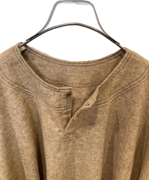 &her（アンドハー）&her (アンドハー) Wool Poncho　AH082 ブラウン サイズ:FREE 未使用品の古着・服飾アイテム