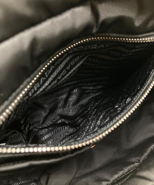 PRADA（プラダ）PRADA (プラダ) ミディアム パデッド Re-Nylon xレザー トートバッグ 1BG436 ブラックの古着・服飾アイテム