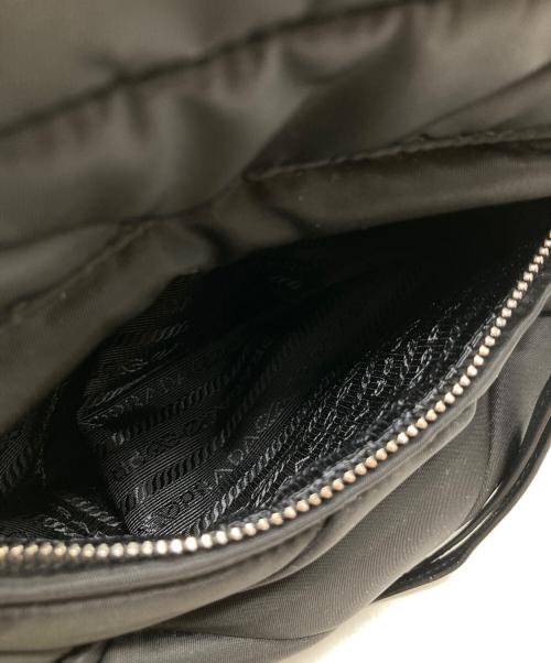PRADA（プラダ）PRADA (プラダ) ミディアム パデッド Re-Nylon xレザー トートバッグ 1BG436 ブラックの古着・服飾アイテム