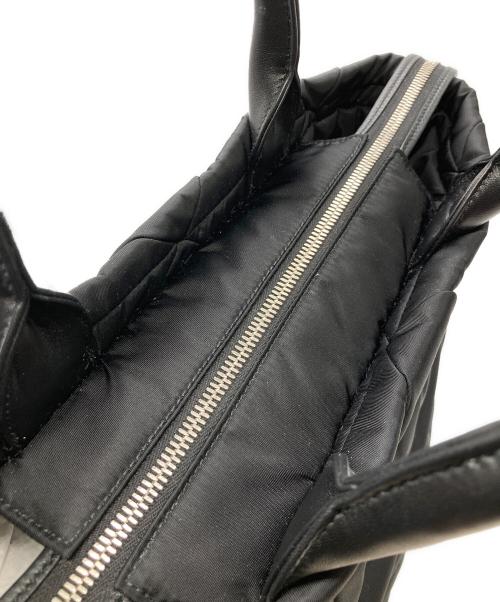 PRADA（プラダ）PRADA (プラダ) ミディアム パデッド Re-Nylon xレザー トートバッグ 1BG436 ブラックの古着・服飾アイテム