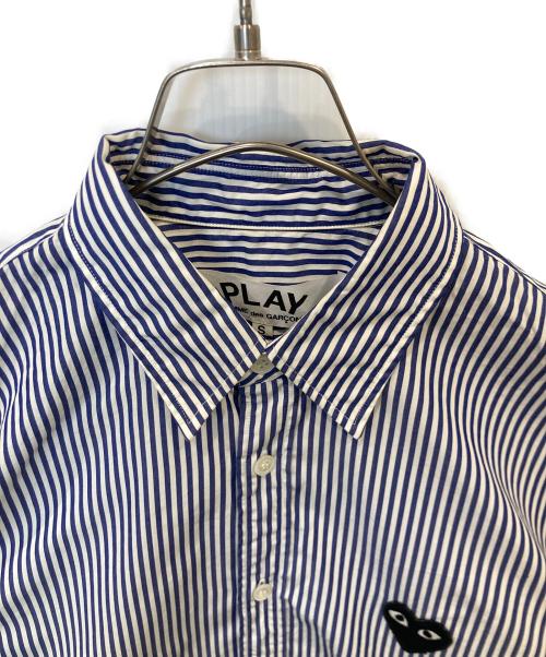 PLAY COMME des GARCONS（プレイコムデギャルソン）PLAY COMME des GARCONS (プレイコムデギャルソン) ストライプシャツ　AZ-B008 ブルー サイズ:Sの古着・服飾アイテム
