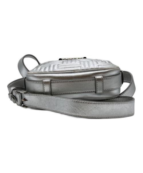 TOD'S（トッズ）TOD'S (トッズ) ダブルT キルティングショルダーポーチ シルバーの古着・服飾アイテム