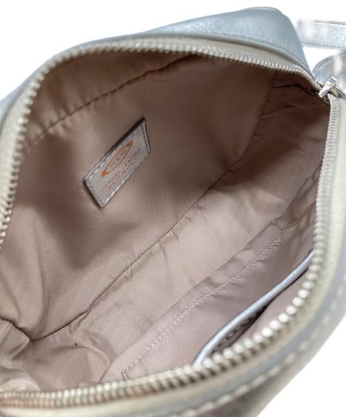 TOD'S（トッズ）TOD'S (トッズ) ダブルT キルティングショルダーポーチ シルバーの古着・服飾アイテム